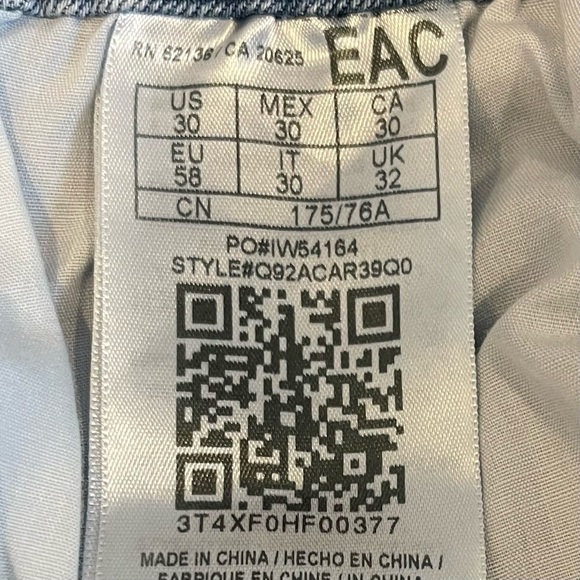 F: GUESS Women's Vintage Denim High-rise Light wash Shorts Sz 30 - Picture 12 of 12